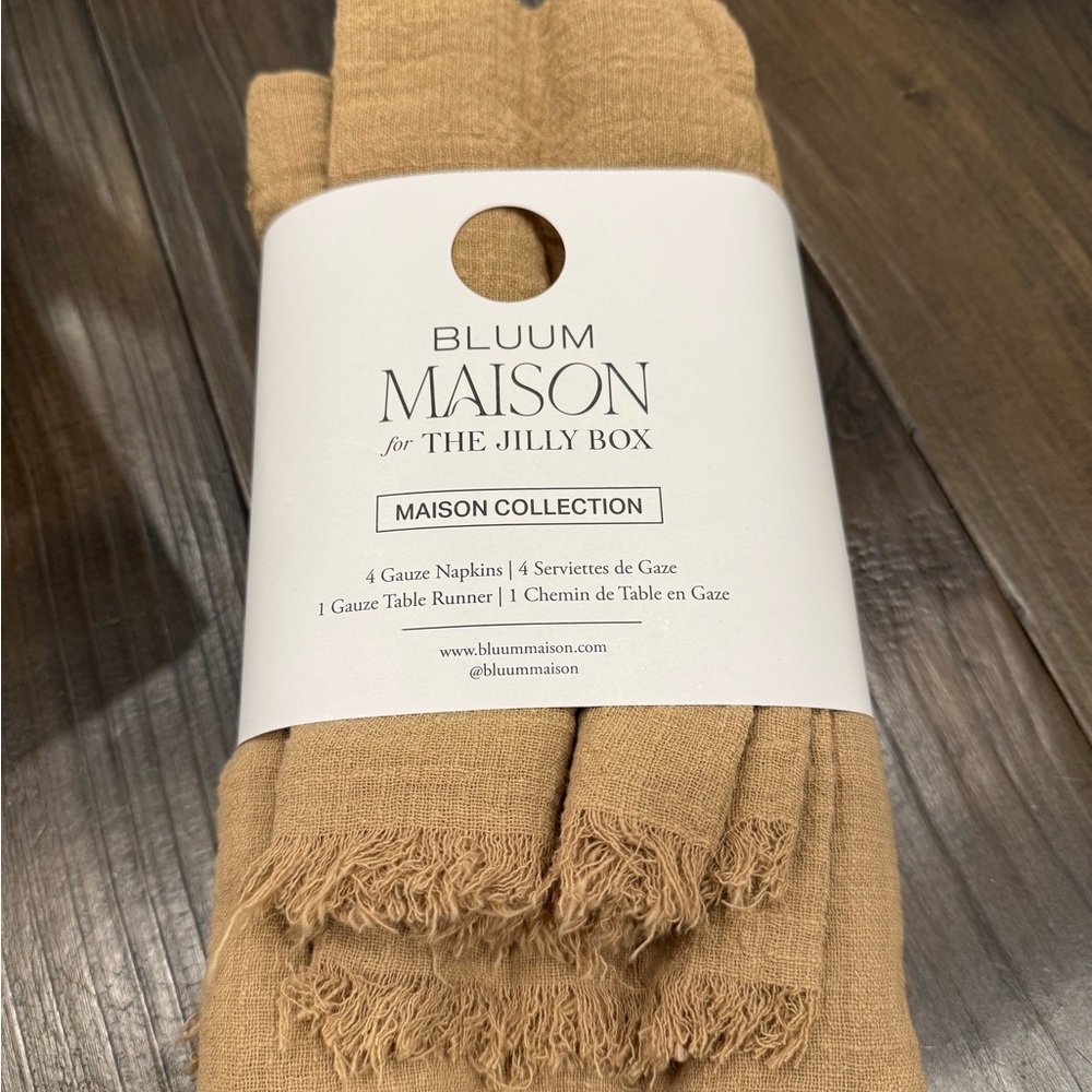 Bluum Maison x Jilly Box: 4pk Gauze Napkins & 1 Table runner